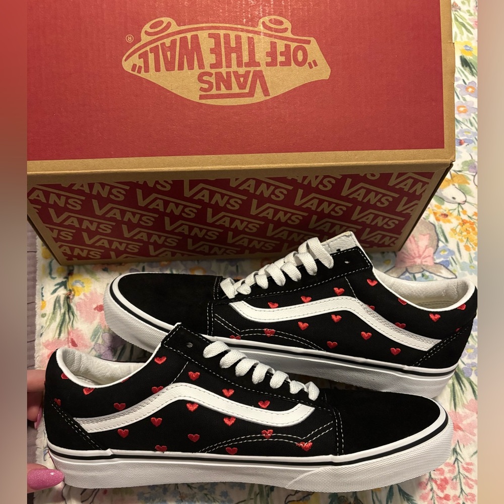 Old Skool Van's Embroidered Hearts Shoes Black & Red